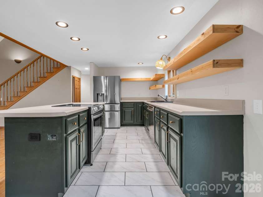 180 Canaday Drive, Brevard, NC 28712.  MLS# CAR4376218, YatesRealty ID 17017. 