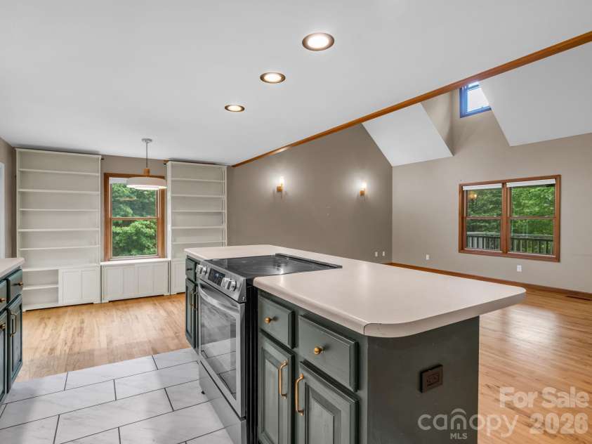 180 Canaday Drive, Brevard, NC 28712.  MLS# CAR4376218, YatesRealty ID 17017. 