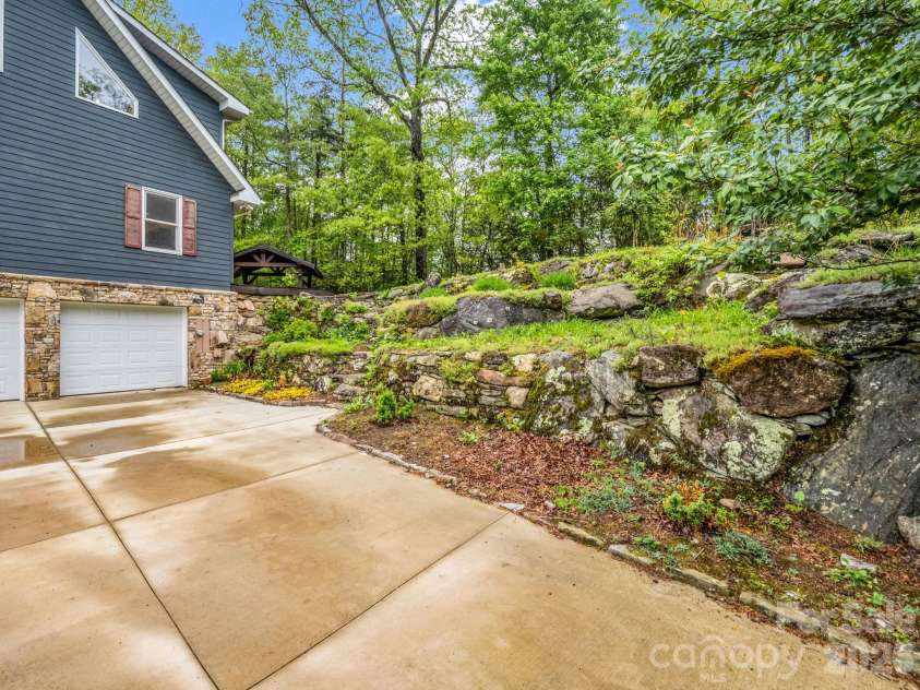 180 Canaday Drive, Brevard, NC 28712.  MLS# CAR4376218, YatesRealty ID 17017. 