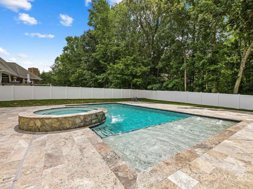 531 Coman Lane, Kings Mountain, NC 28086.  MLS# CAR4280548, YatesRealty ID 17019. 