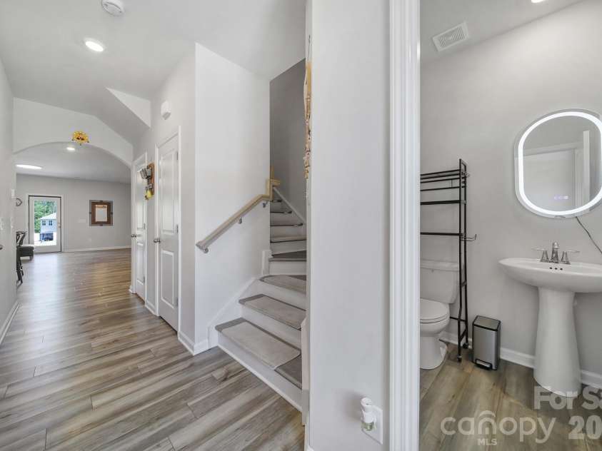 8042 Scarlet Maple Lane, Fort Mill, SC 29708.  MLS# CAR4374550, YatesRealty ID 17019. 