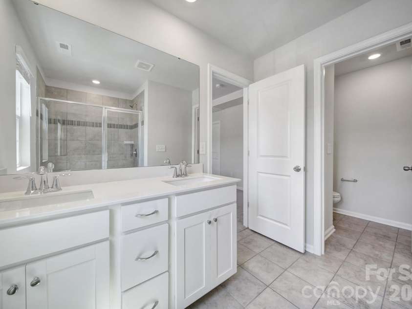 8042 Scarlet Maple Lane, Fort Mill, SC 29708.  MLS# CAR4374550, YatesRealty ID 17019. 