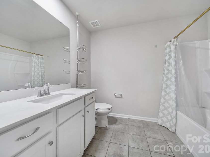 8042 Scarlet Maple Lane, Fort Mill, SC 29708.  MLS# CAR4374550, YatesRealty ID 17019. 