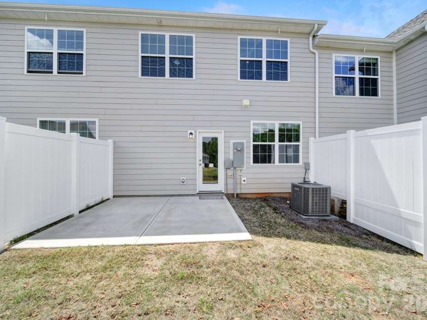 8042 Scarlet Maple Lane, Fort Mill, SC 29708.  MLS# CAR4374550, YatesRealty ID 17019. 