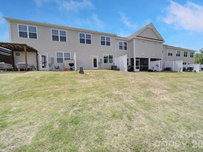 8042 Scarlet Maple Lane, Fort Mill, SC 29708.  MLS# CAR4374550, YatesRealty ID 17019. 