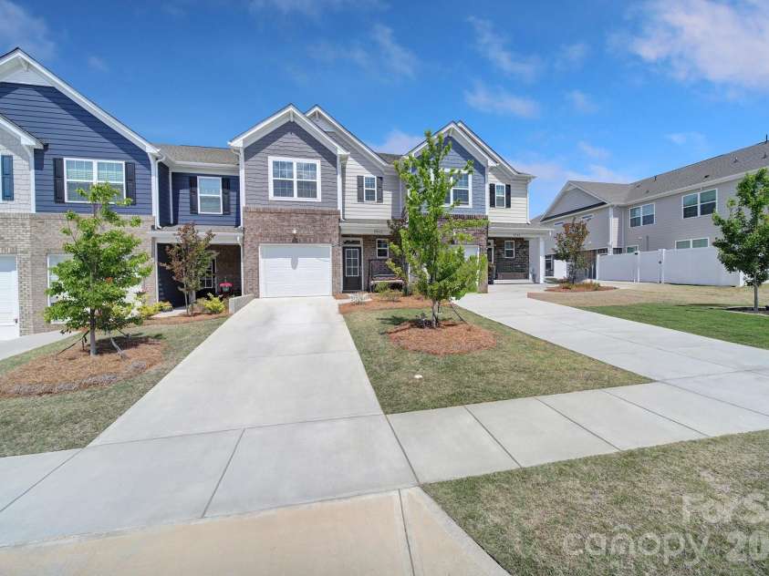 8042 Scarlet Maple Lane, Fort Mill, SC 29708.  MLS# CAR4374550, YatesRealty ID 17019. 