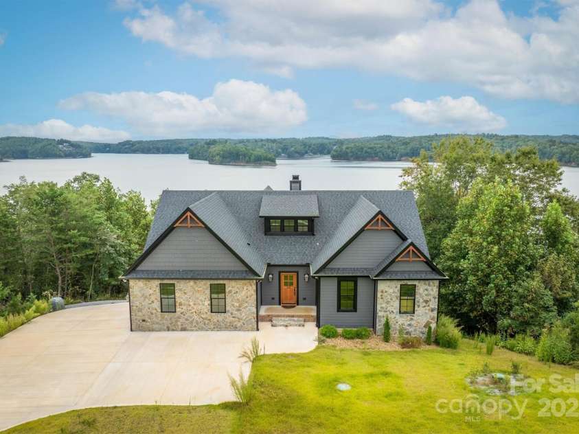464 LakeCrest Drive, Nebo, NC 28761.  MLS# CAR4304909, YatesRealty ID 1702. 