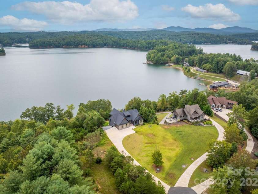 464 LakeCrest Drive, Nebo, NC 28761.  MLS# CAR4304909, YatesRealty ID 1702. 