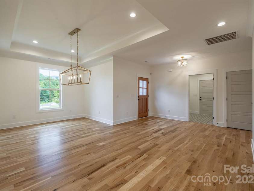 464 LakeCrest Drive, Nebo, NC 28761.  MLS# CAR4304909, YatesRealty ID 1702. 