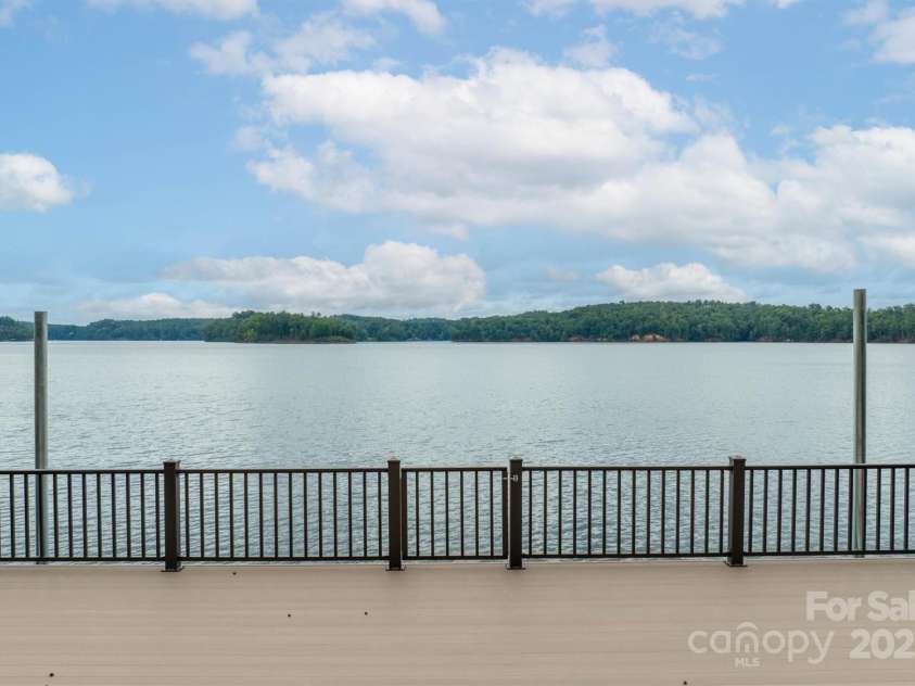 464 LakeCrest Drive, Nebo, NC 28761.  MLS# CAR4304909, YatesRealty ID 1702. 