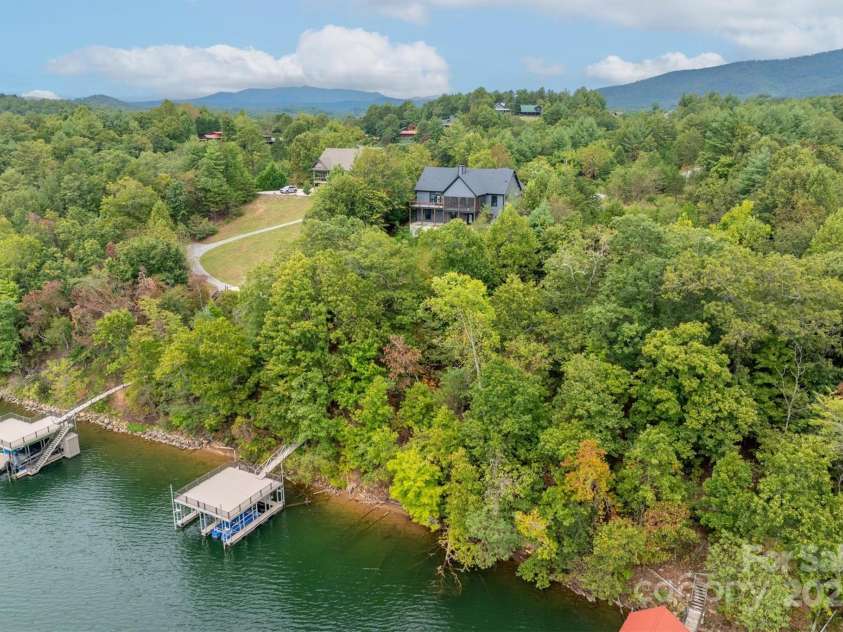 464 LakeCrest Drive, Nebo, NC 28761.  MLS# CAR4304909, YatesRealty ID 1702. 