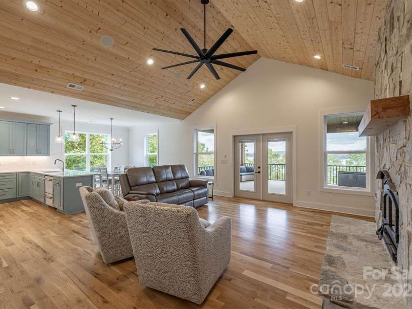 464 LakeCrest Drive, Nebo, NC 28761.  MLS# CAR4304909, YatesRealty ID 1702. 