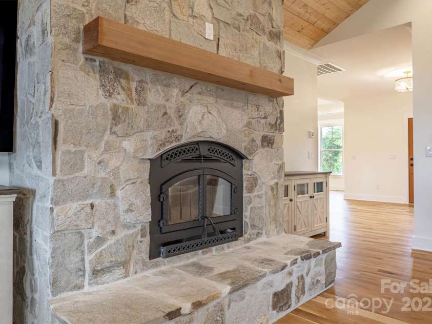 464 LakeCrest Drive, Nebo, NC 28761.  MLS# CAR4304909, YatesRealty ID 1702. 