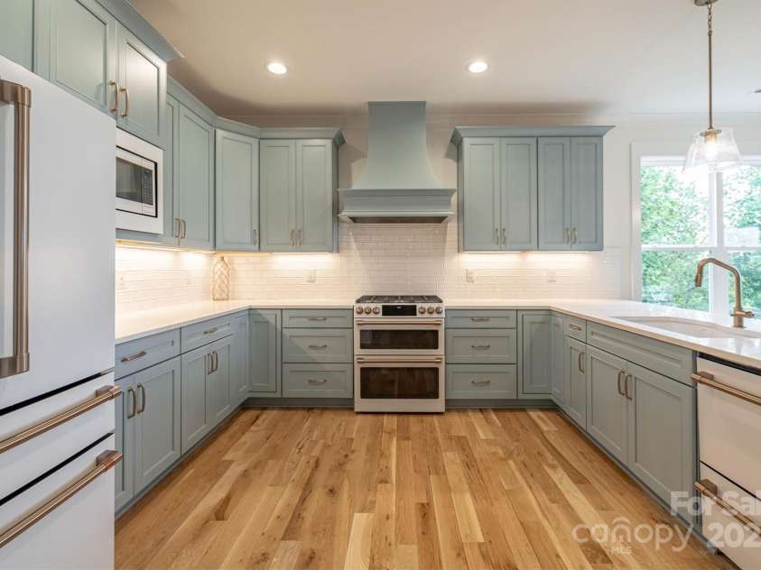 464 LakeCrest Drive, Nebo, NC 28761.  MLS# CAR4304909, YatesRealty ID 1702. 