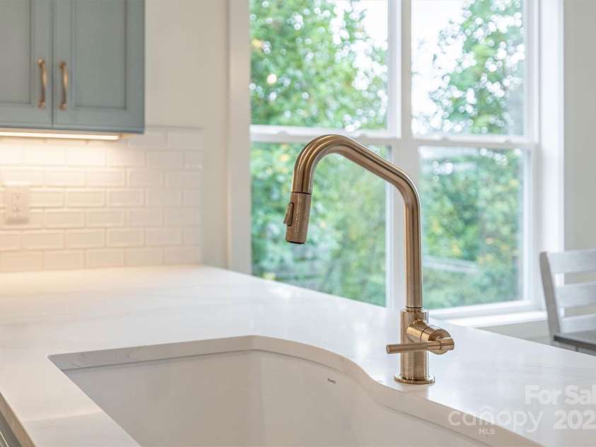 464 LakeCrest Drive, Nebo, NC 28761.  MLS# CAR4304909, YatesRealty ID 1702. 