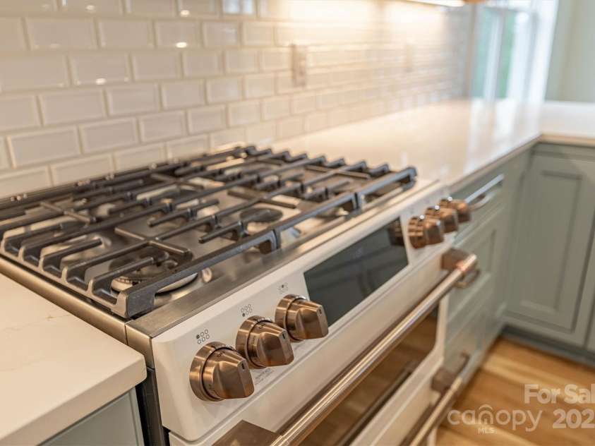 464 LakeCrest Drive, Nebo, NC 28761.  MLS# CAR4304909, YatesRealty ID 1702. 