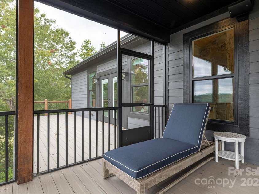 464 LakeCrest Drive, Nebo, NC 28761.  MLS# CAR4304909, YatesRealty ID 1702. 