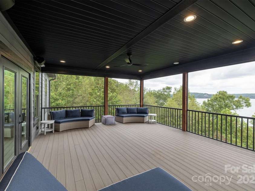 464 LakeCrest Drive, Nebo, NC 28761.  MLS# CAR4304909, YatesRealty ID 1702. 