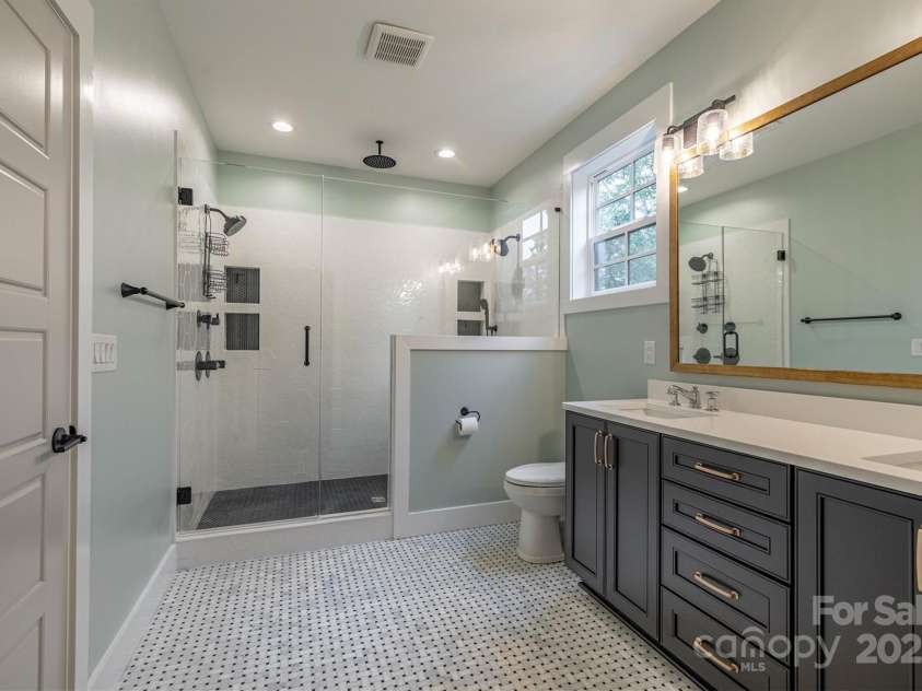 464 LakeCrest Drive, Nebo, NC 28761.  MLS# CAR4304909, YatesRealty ID 1702. 