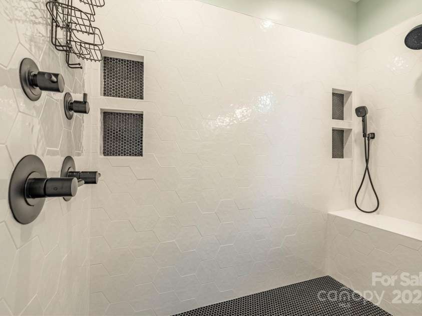 464 LakeCrest Drive, Nebo, NC 28761.  MLS# CAR4304909, YatesRealty ID 1702. 