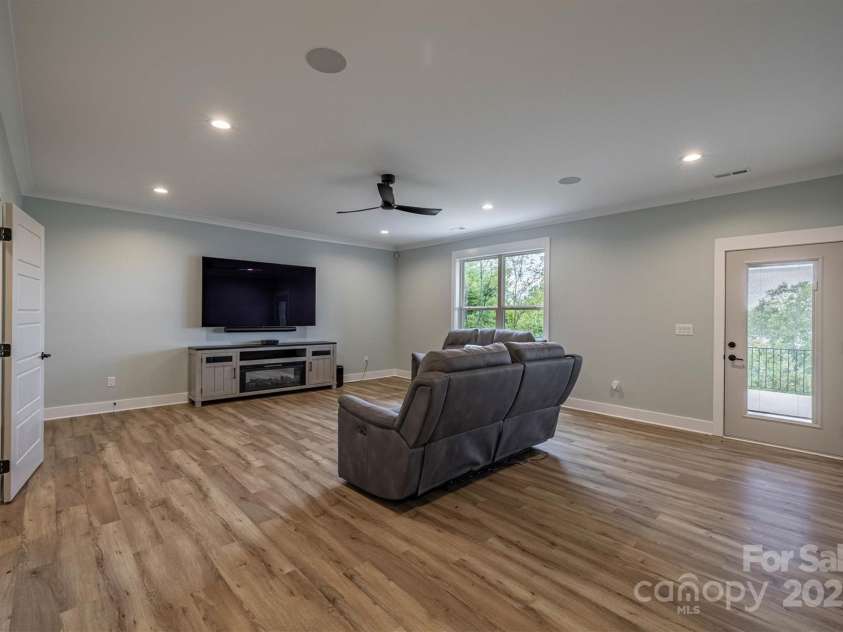 464 LakeCrest Drive, Nebo, NC 28761.  MLS# CAR4304909, YatesRealty ID 1702. 