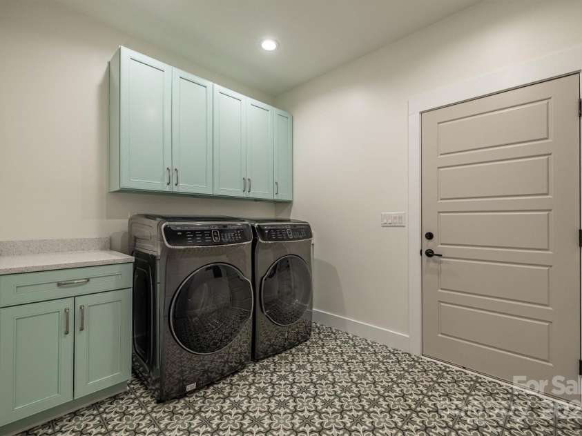 464 LakeCrest Drive, Nebo, NC 28761.  MLS# CAR4304909, YatesRealty ID 1702. 