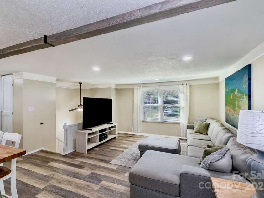 5304 Split Oak Drive, Charlotte, NC 28227.  MLS# CAR4226696, YatesRealty ID 1702. 