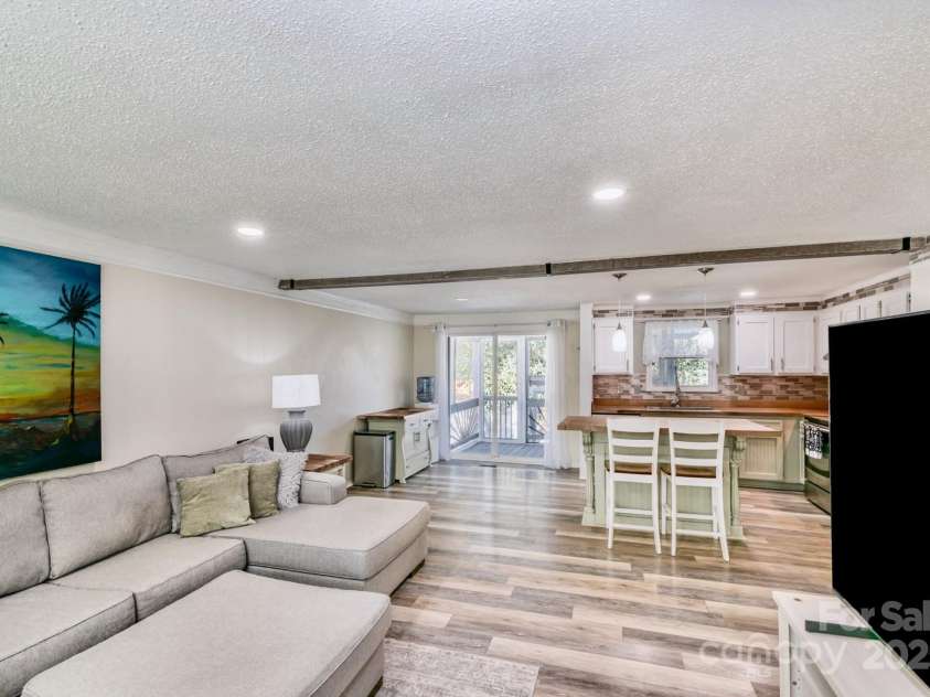 5304 Split Oak Drive, Charlotte, NC 28227.  MLS# CAR4226696, YatesRealty ID 1702. 