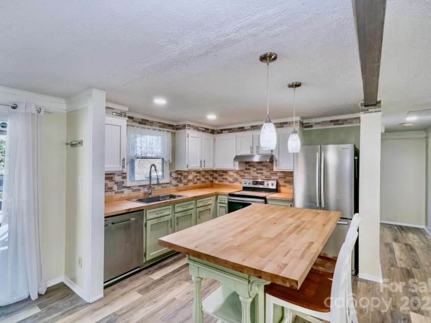 5304 Split Oak Drive, Charlotte, NC 28227.  MLS# CAR4226696, YatesRealty ID 1702. 