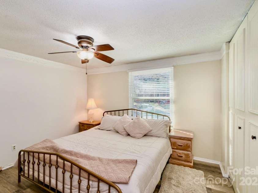 5304 Split Oak Drive, Charlotte, NC 28227.  MLS# CAR4226696, YatesRealty ID 1702. 