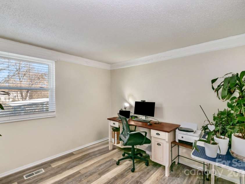 5304 Split Oak Drive, Charlotte, NC 28227.  MLS# CAR4226696, YatesRealty ID 1702. 