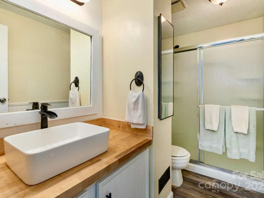 5304 Split Oak Drive, Charlotte, NC 28227.  MLS# CAR4226696, YatesRealty ID 1702. 