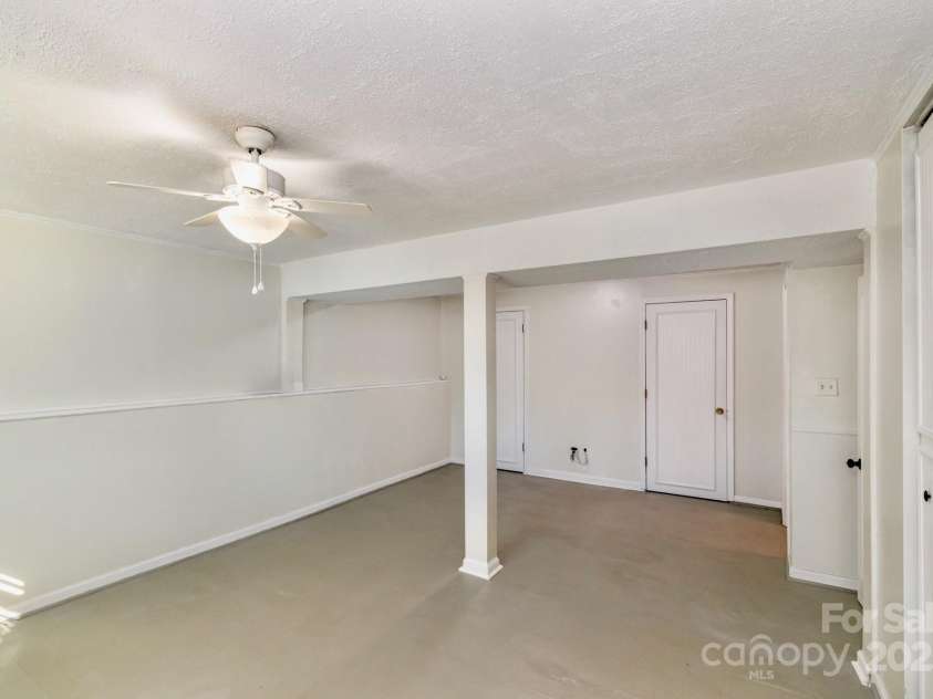 5304 Split Oak Drive, Charlotte, NC 28227.  MLS# CAR4226696, YatesRealty ID 1702. 