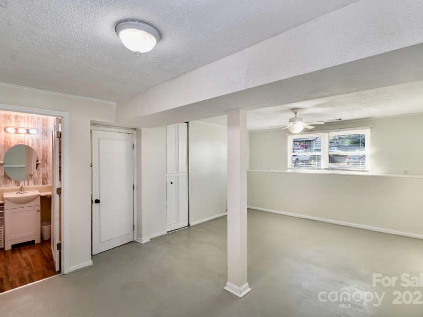 5304 Split Oak Drive, Charlotte, NC 28227.  MLS# CAR4226696, YatesRealty ID 1702. 