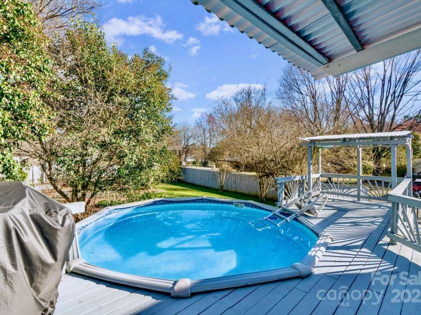 5304 Split Oak Drive, Charlotte, NC 28227.  MLS# CAR4226696, YatesRealty ID 1702. 