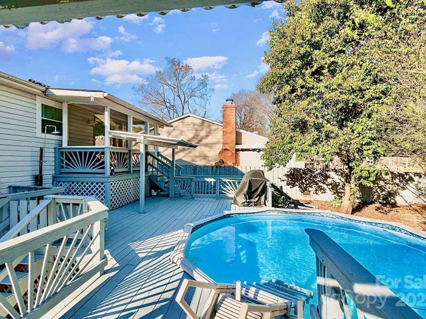 5304 Split Oak Drive, Charlotte, NC 28227.  MLS# CAR4226696, YatesRealty ID 1702. 