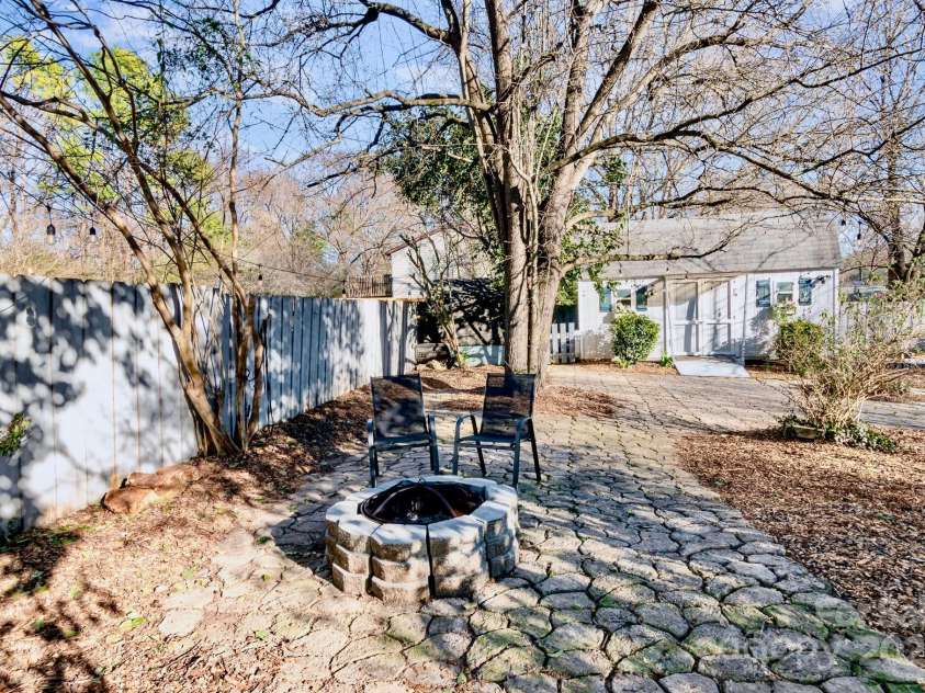 5304 Split Oak Drive, Charlotte, NC 28227.  MLS# CAR4226696, YatesRealty ID 1702. 