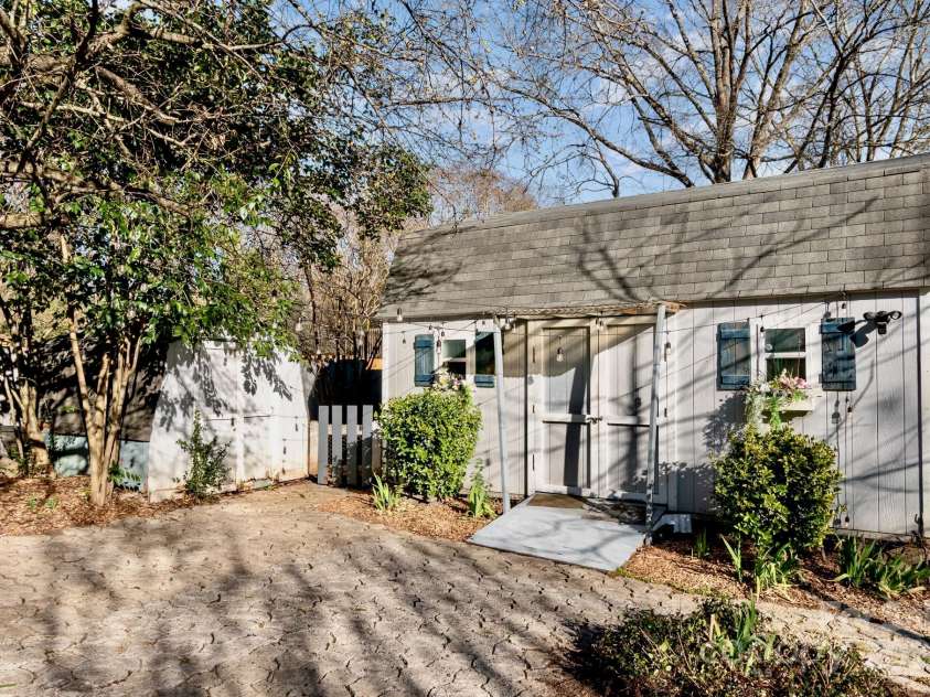 5304 Split Oak Drive, Charlotte, NC 28227.  MLS# CAR4226696, YatesRealty ID 1702. 