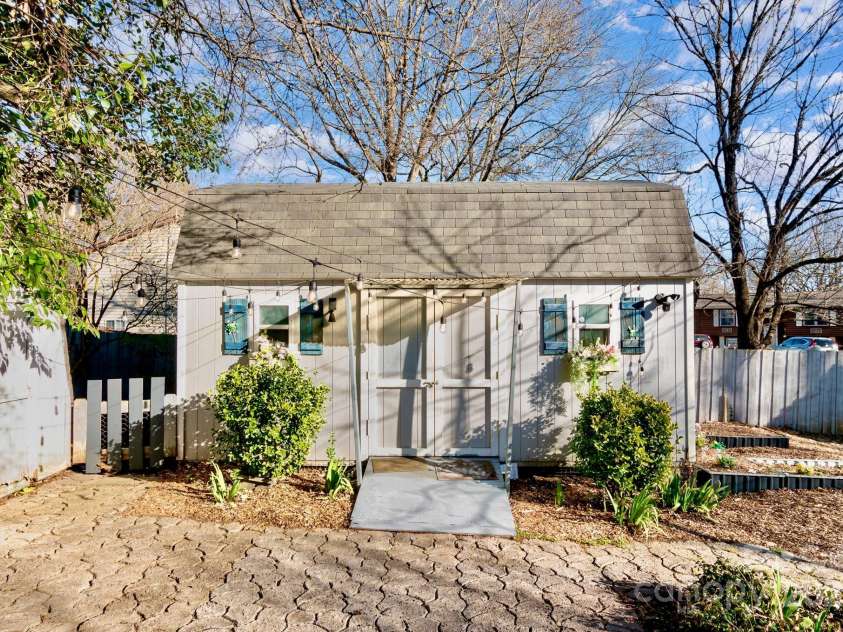 5304 Split Oak Drive, Charlotte, NC 28227.  MLS# CAR4226696, YatesRealty ID 1702. 