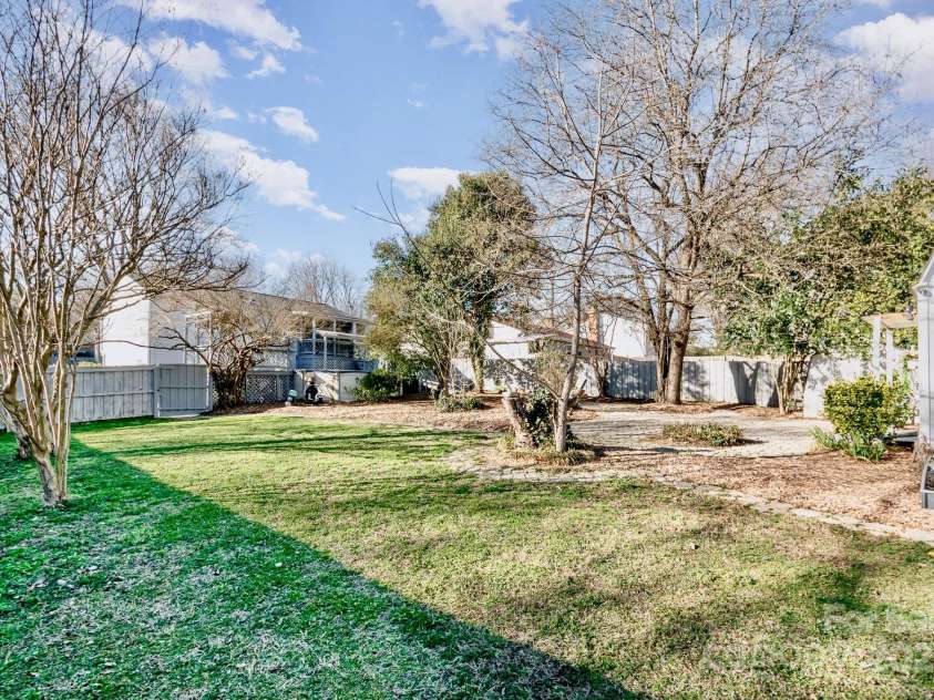 5304 Split Oak Drive, Charlotte, NC 28227.  MLS# CAR4226696, YatesRealty ID 1702. 