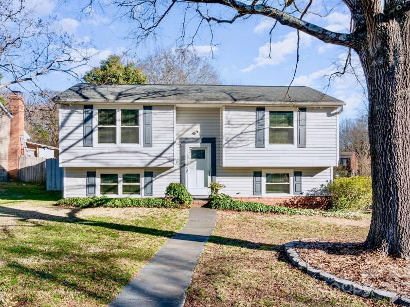 5304 Split Oak Drive, Charlotte, NC 28227.  MLS# CAR4226696, YatesRealty ID 1702. 