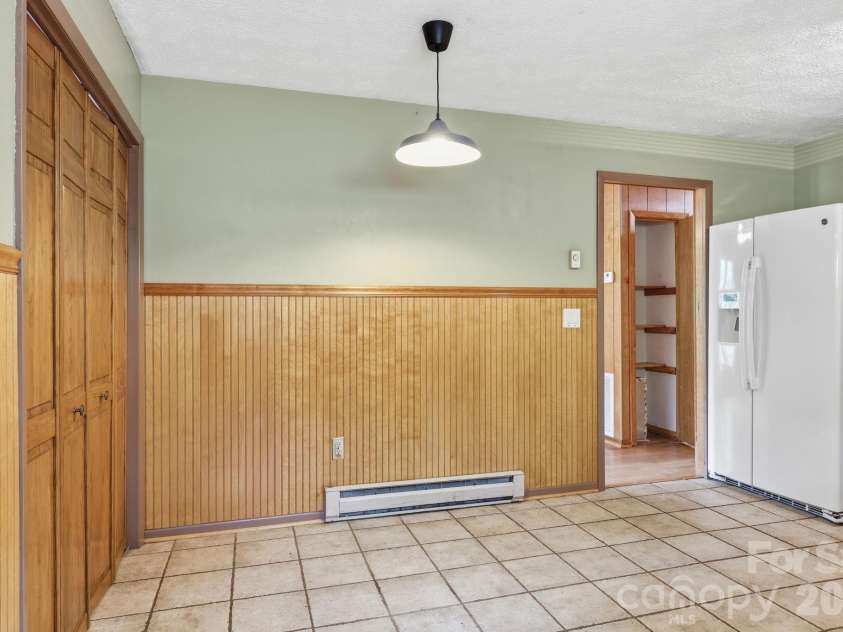 959 Oakmont Drive, Canton, NC 28716.  MLS# CAR4375943, YatesRealty ID 17020. 