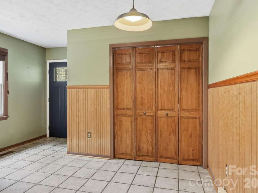 959 Oakmont Drive, Canton, NC 28716.  MLS# CAR4375943, YatesRealty ID 17020. 