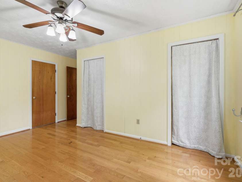 959 Oakmont Drive, Canton, NC 28716.  MLS# CAR4375943, YatesRealty ID 17020. 