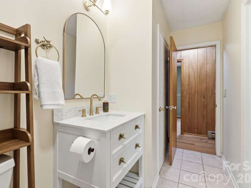 959 Oakmont Drive, Canton, NC 28716.  MLS# CAR4375943, YatesRealty ID 17020. 