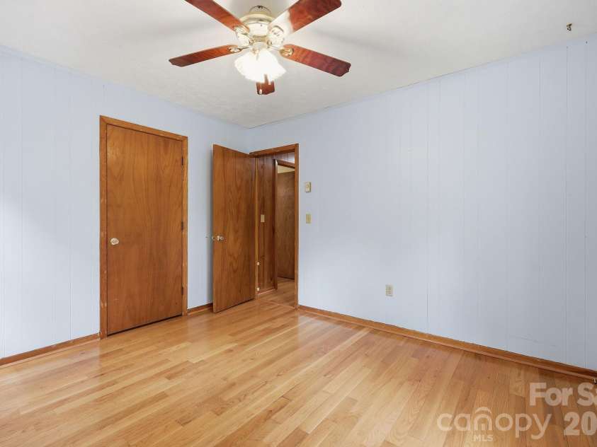 959 Oakmont Drive, Canton, NC 28716.  MLS# CAR4375943, YatesRealty ID 17020. 