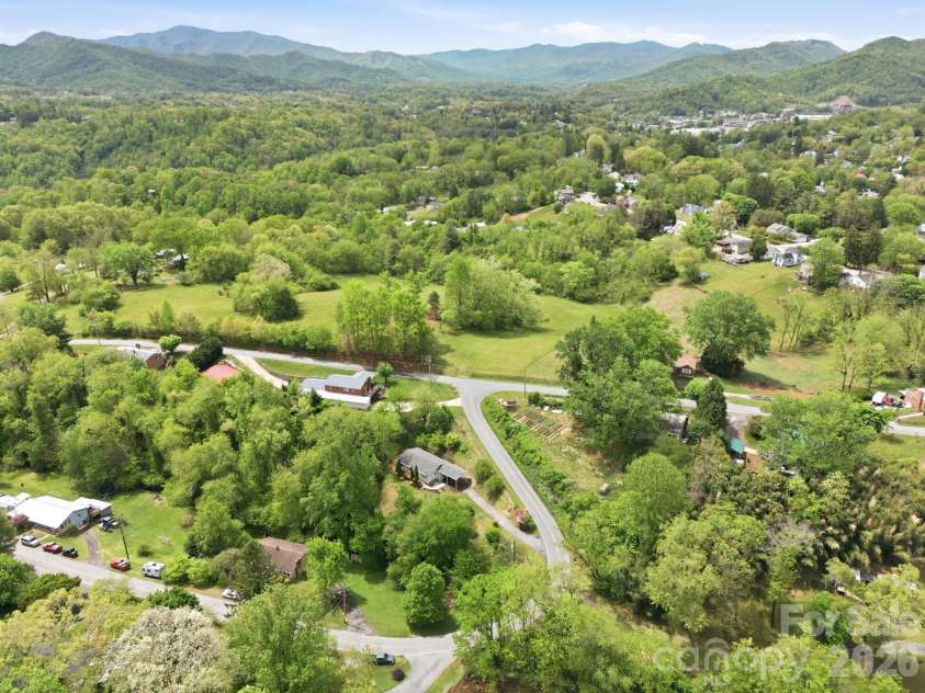 959 Oakmont Drive, Canton, NC 28716.  MLS# CAR4375943, YatesRealty ID 17020. 