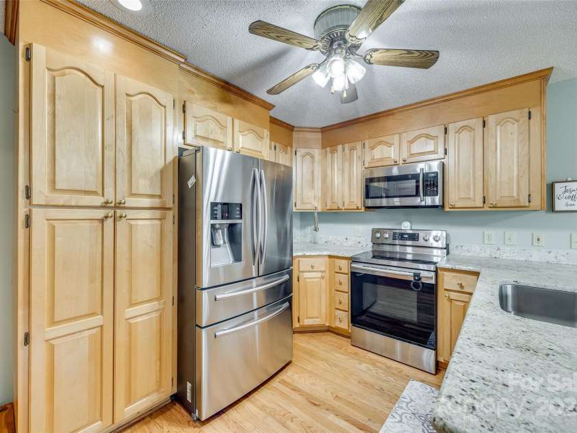 1221 Edgefield Road, York, SC 29745.  MLS# CAR4251853, YatesRealty ID 17021. 