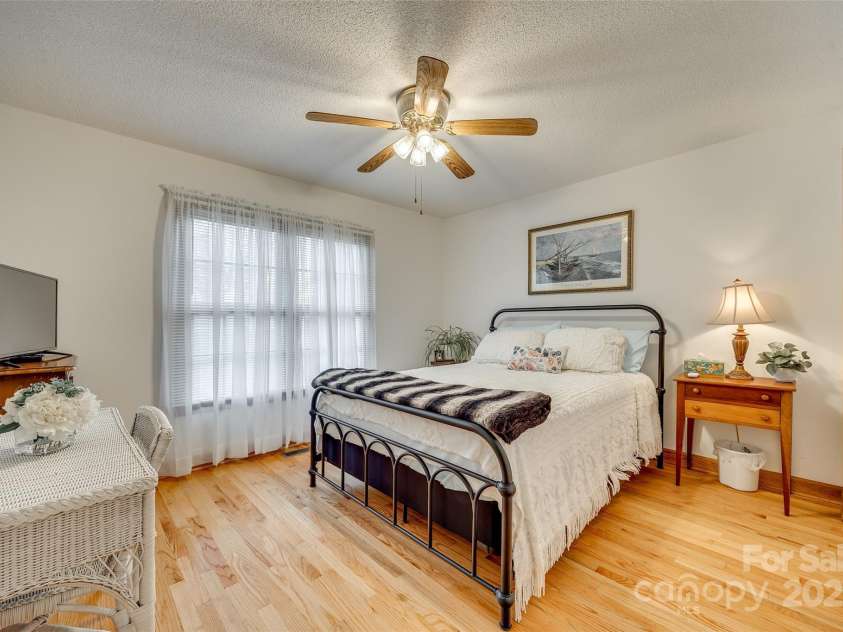 1221 Edgefield Road, York, SC 29745.  MLS# CAR4251853, YatesRealty ID 17021. 