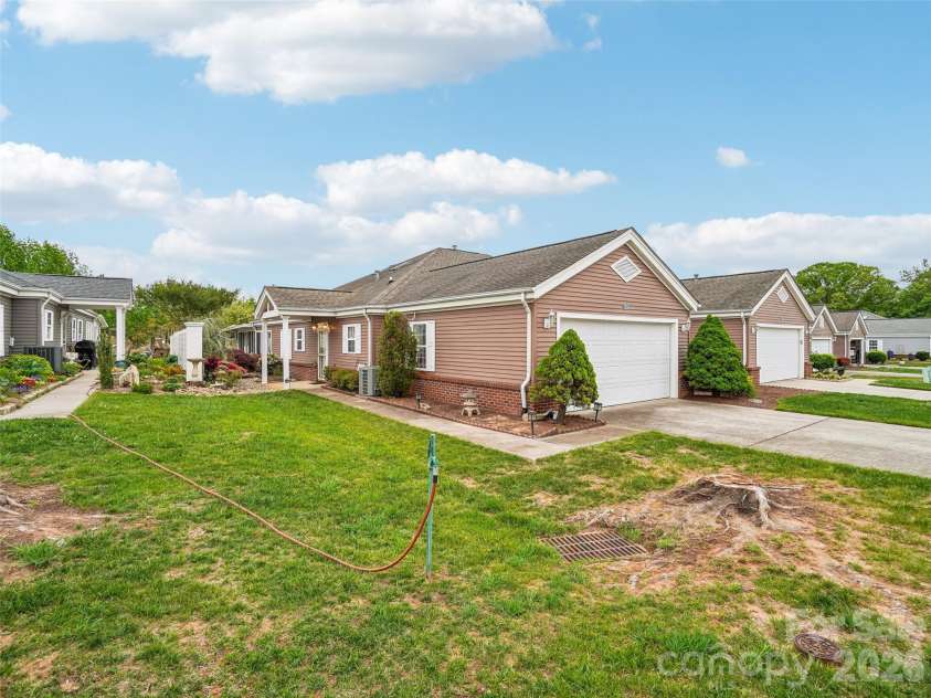 21 Heather Way, Candler, NC 28715.  MLS# CAR4375455, YatesRealty ID 17021. 